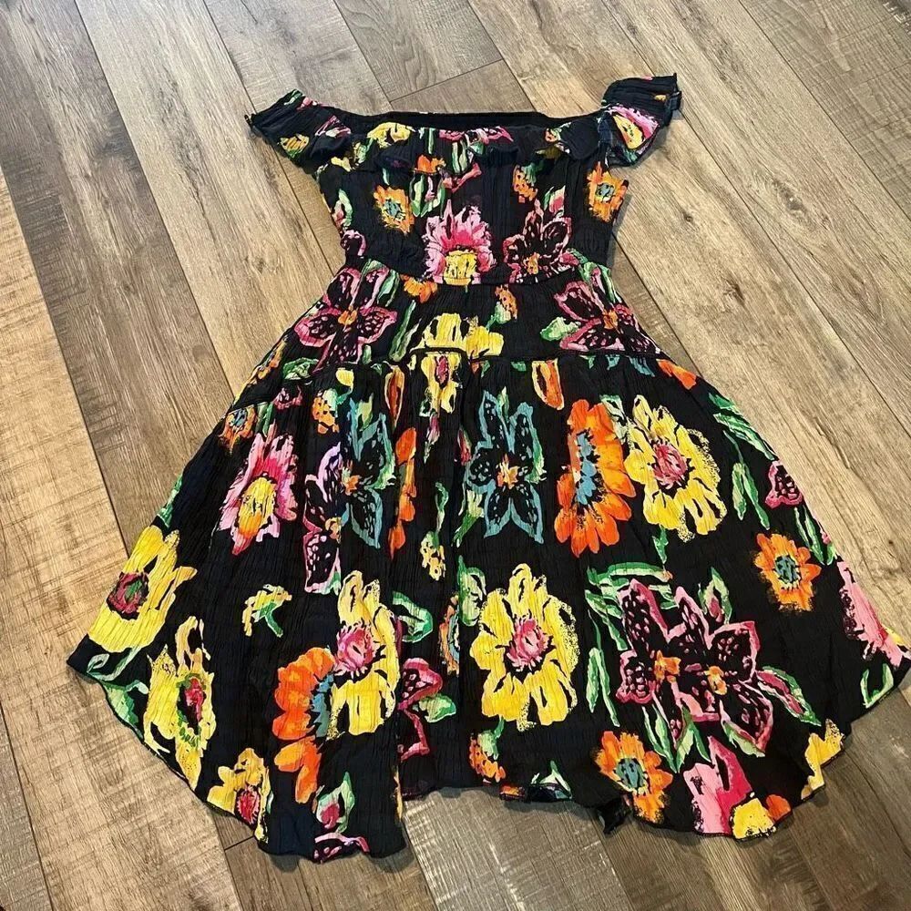 UO Aubrey Off-The-Shoulder
Mini Dress size XS